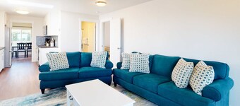 Beautifully renovated home across street from beach access - dogs welcome