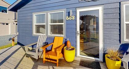 Luxurious house w/ great room, woodstove & beach nearby - dogs OK