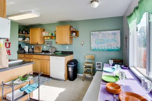 Fridge, microwave, oven, stovetop - Ocean View Home with Free WiFi and Cable and a Full Kitchen - One Dog is Welcome (Newport)