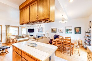 TV, fireplace, DVD player, offices