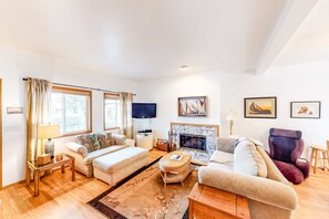 TV, fireplace, DVD player, offices
