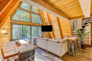TV, offices - Stunning Luxury A-Frame in the Heart of Government Camp, walk to Skibowl (Government Camp)
