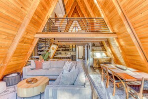 TV, offices - Stunning Luxury A-Frame in the Heart of Government Camp, walk to Skibowl (Government Camp)