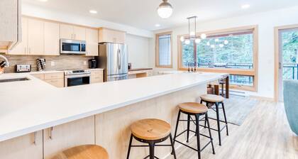Bright & modern dog-friendly getaway w/ private balcony, gas grill, & free WiFi