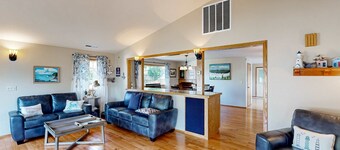 Cozy family-friendly home with game room, valley views, private hot tub, grill