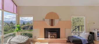 Closest home to Mosier Falls with mountain & river views, hot tub, & game room