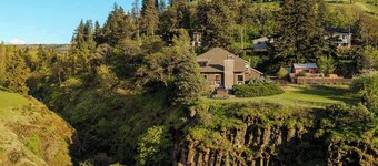 Closest home to Mosier Falls with mountain & river views, hot tub, & game room