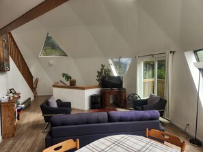 TV, offices - Unique Geodesic Dome Home with WiFi, Deck & Lovely Views - 2 Dogs OK (Otter Rock)