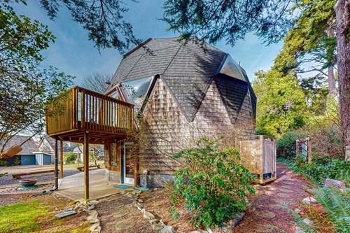 Unique Geodesic Dome Home with WiFi, Deck & Lovely Views - 2 Dogs OK
