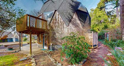 Unique Geodesic Dome Home with WiFi, Deck & Lovely Views - 2 Dogs OK