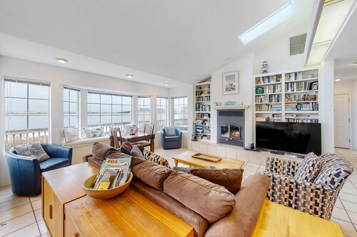 Waterefront Family Home with Beach Access - Dog-friendly