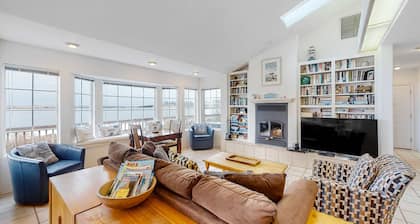 Waterefront Family Home with Beach Access - Dog-friendly