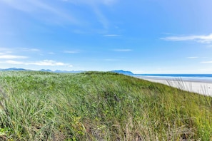 Beach nearby - Updated Dog-Friendly Cottage with Outdoor Firepit, Five Blocks from the Beach (Gearhart)