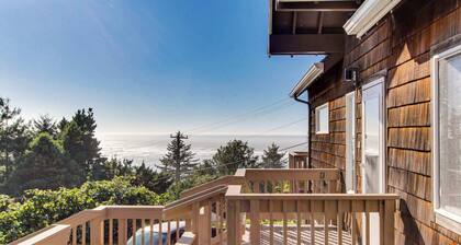Delightful Home with Ocean View & Private Hot Tub - 3 Blocks to Beach