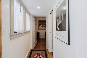 Interior - Cozy recreation home with full kitchen, washer & dryer, private lot and WIFI (Bend)
