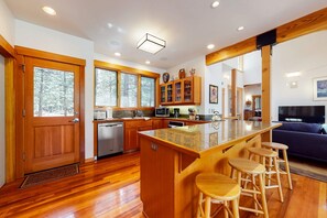 Fridge, microwave, oven, stovetop - Tree-lined home with private hot tub, resort pools, hot tubs, & gym (Black Butte Ranch)