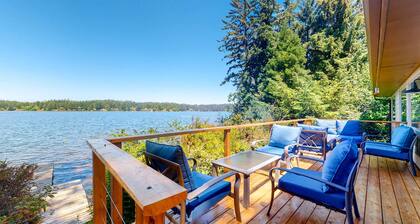 Lakefront dream with private hot tub, dock, kayaks, pedal boat & amazing views