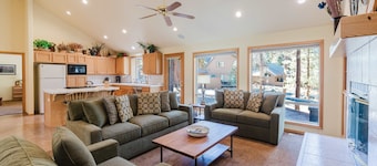 Cozy home near SHARC has AC with a large deck and gas grill