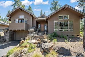 Exterior - Home among the pines with a private hot tub, patio & 8 SHARC passes (Sunriver)