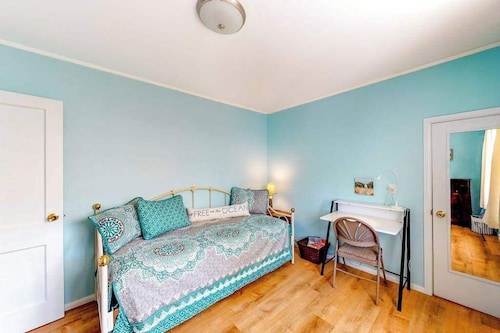 Charming, dog-friendly house with Wifi & W&D - near the river
