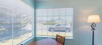 Charming, dog-friendly house with Wifi & W&D - near the river
