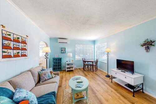 Charming, dog-friendly house with Wifi & W&D - near the river
