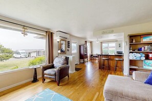 TV, offices - Experience Comfort and Serenity by the Sea, Dog Friendly with AC, & Patio (Yachats)