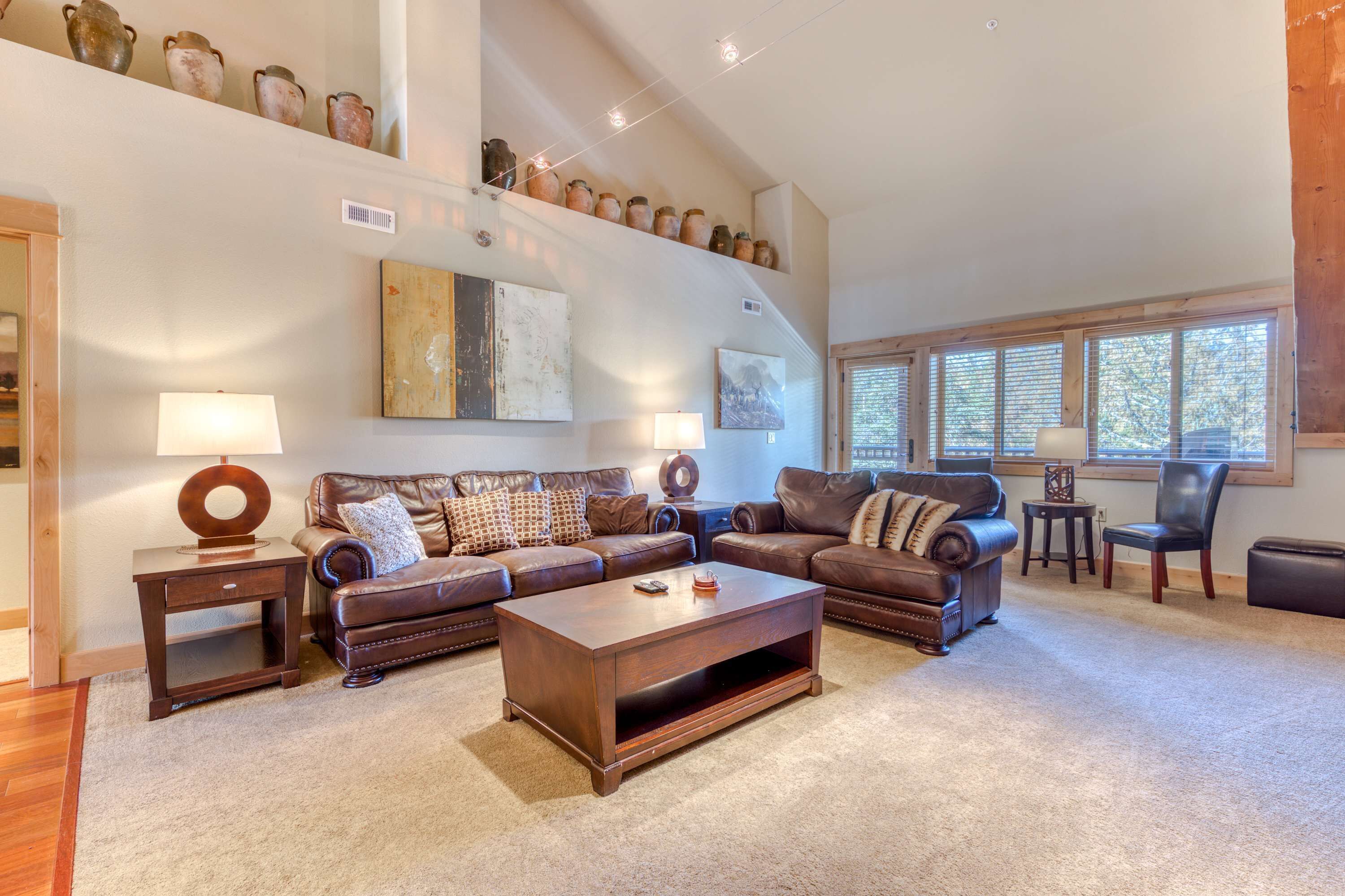TV, fireplace, offices