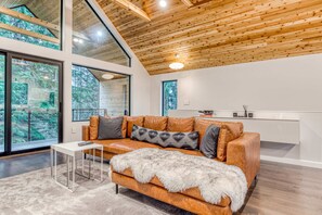 TV, fireplace, offices - Sleek, Modern Home in Town with Forest Views, Fire Table, WiFi - Walk to Skiing (Government Camp)