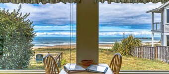 Inviting dog-friendly studio with unobstructed ocean views