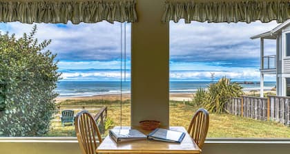 Inviting dog-friendly studio with unobstructed ocean views