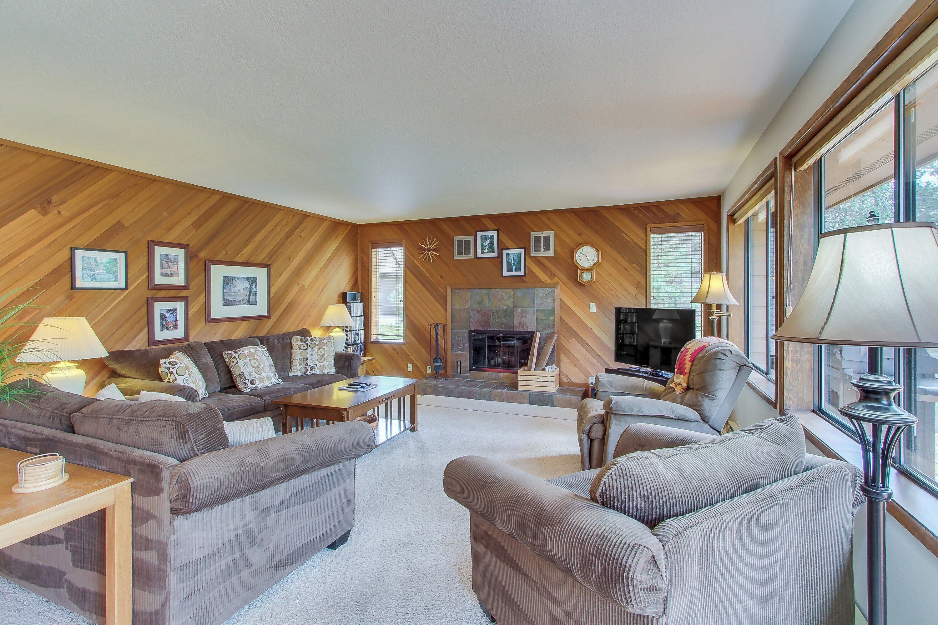 TV, fireplace, DVD player