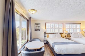 WiFi, bed sheets - Retro beach suite with  fast WiFI - walkable to downtown hot spots (Bandon)
