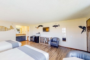 WiFi, bed sheets - Retro beach suite with  fast WiFI - walkable to downtown hot spots (Bandon)