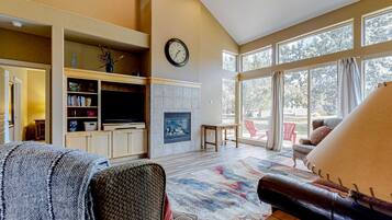 TV, fireplace, DVD player, offices
