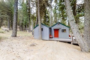 Exterior - Dog-friendly mountain-view cabin in walkable locale with deck & grill (Joseph)