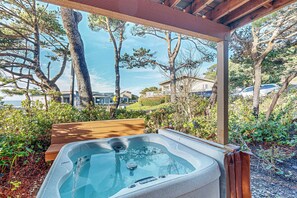 Outdoor spa tub - Sunny Home with Beautiful Ocean Views, WiFi, & Private Hot Tub (Newport)