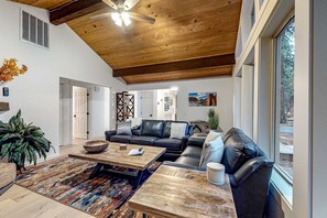 Interior - Family-Friendly Home with Fireplaces, Firepit, Gas Grill, Free WiFi, Central AC (Sisters)