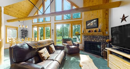 Inviting chalet with private hot tub, grill, 3 pools, hot tub, gym, & tennis
