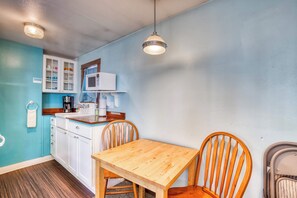 Dining - Three Sunny Cottages in a Great Location Near Downtown & Beach - Dogs Welcome (Cannon Beach)