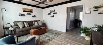 Brookside Bungalow : Your 2-Bedroom Sanctuary in Tulsa’s Favorite Neighborhood