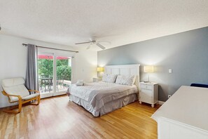 Desk, WiFi, bed sheets - Beautiful Palmetto Dunes Villa- Lagoon Views,  Complex Pool (Hilton Head)