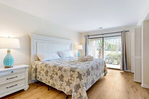 Iron/ironing board, WiFi, bed sheets - Water-view townhome with pool & tennis access & on-site golf (Hilton Head)