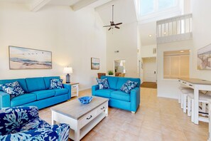 TV, offices - Water-view townhome with pool & tennis access & on-site golf (Hilton Head)