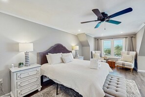 Desk, WiFi, bed sheets - Waterfront, dog-friendly condo at Shelter Cove with pool, deck & harbor view (Hilton Head)