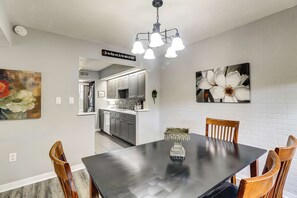 Dining - Two-story villa with 3 pools, tennis & bikes - walk to Coligny Plaza & beach (Hilton Head)