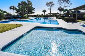Pool - Oceanfront, 3rd-floor condo with corner balcony, pool & beach access (Hilton Head)