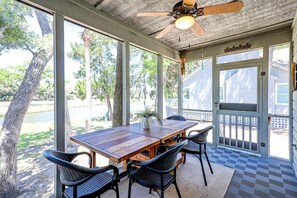 Outdoor dining - Beautiful Dog-Friendly Home w/ Wonderful Golf Course Views, Free WiFi, & A/C (Edisto Beach)