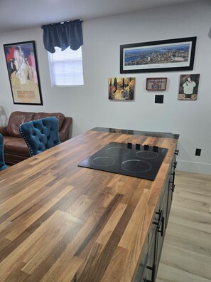 Interior - Your Cozy Two Bedroom Retreat in Detroit. (Detroit)