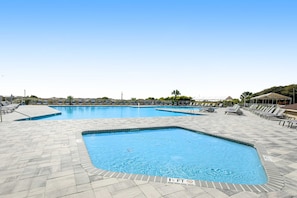 Pool - Beach resort condo with marsh-view balcony, pool, tennis, gym, & beach access (Hilton Head)